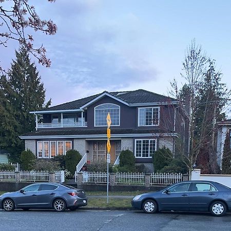C And D Cozy Bedroom Vancouver Exterior photo