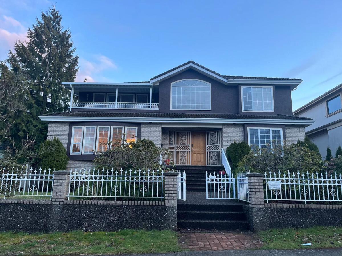 C And D Cozy Bedroom Vancouver Exterior photo