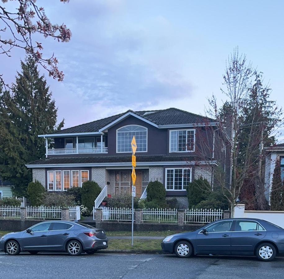 C And D Cozy Bedroom Vancouver Exterior photo