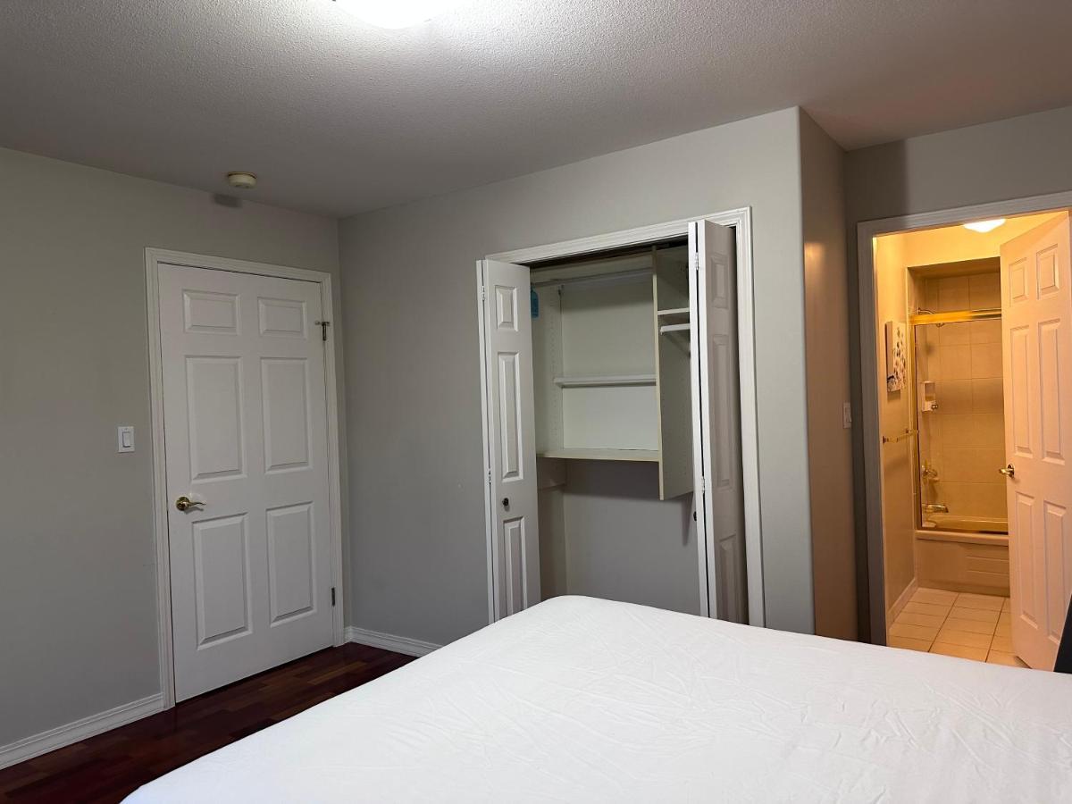 C And D Cozy Bedroom Vancouver Exterior photo
