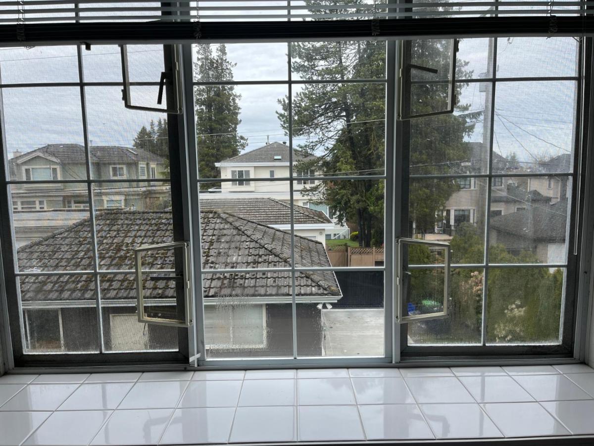 C And D Cozy Bedroom Vancouver Exterior photo