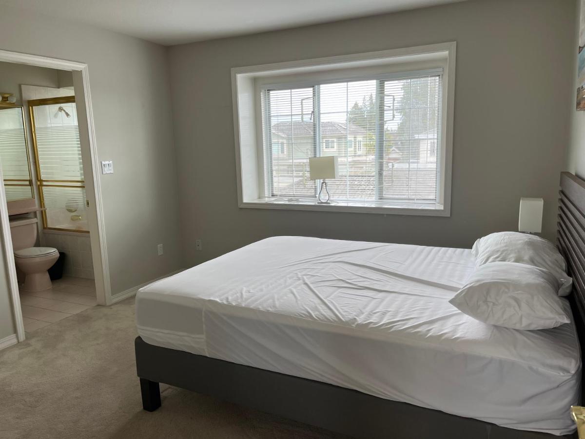 C And D Cozy Bedroom Vancouver Exterior photo