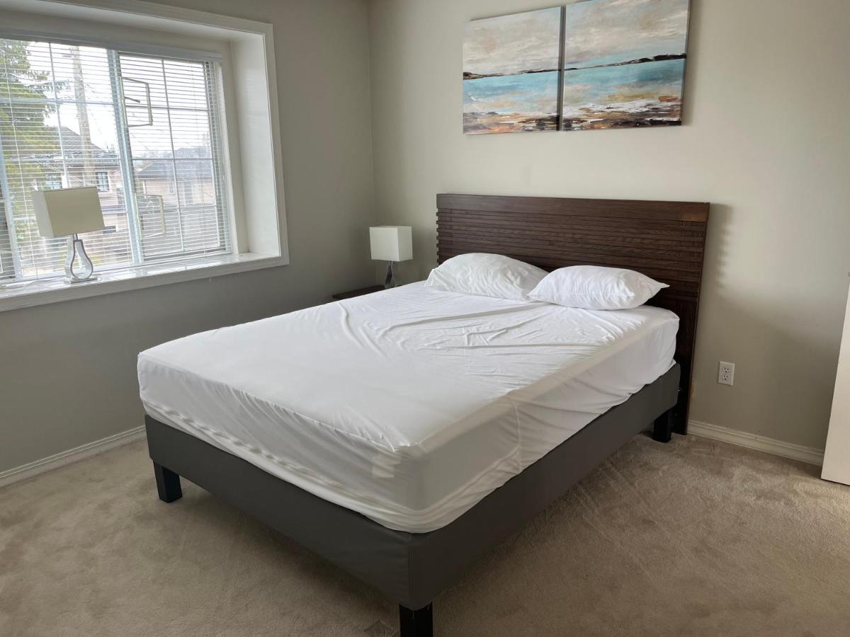C And D Cozy Bedroom Vancouver Exterior photo